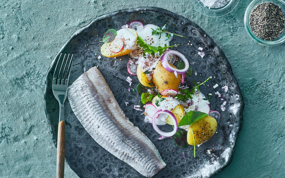 Sommerlig sildesalat med kartofler